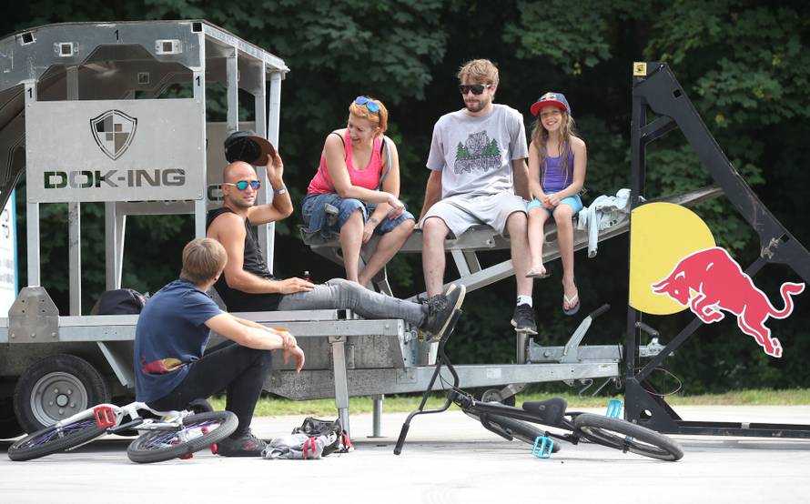 Žestoki pool party u Samoboru uz Mercedes-Benz A-klasu