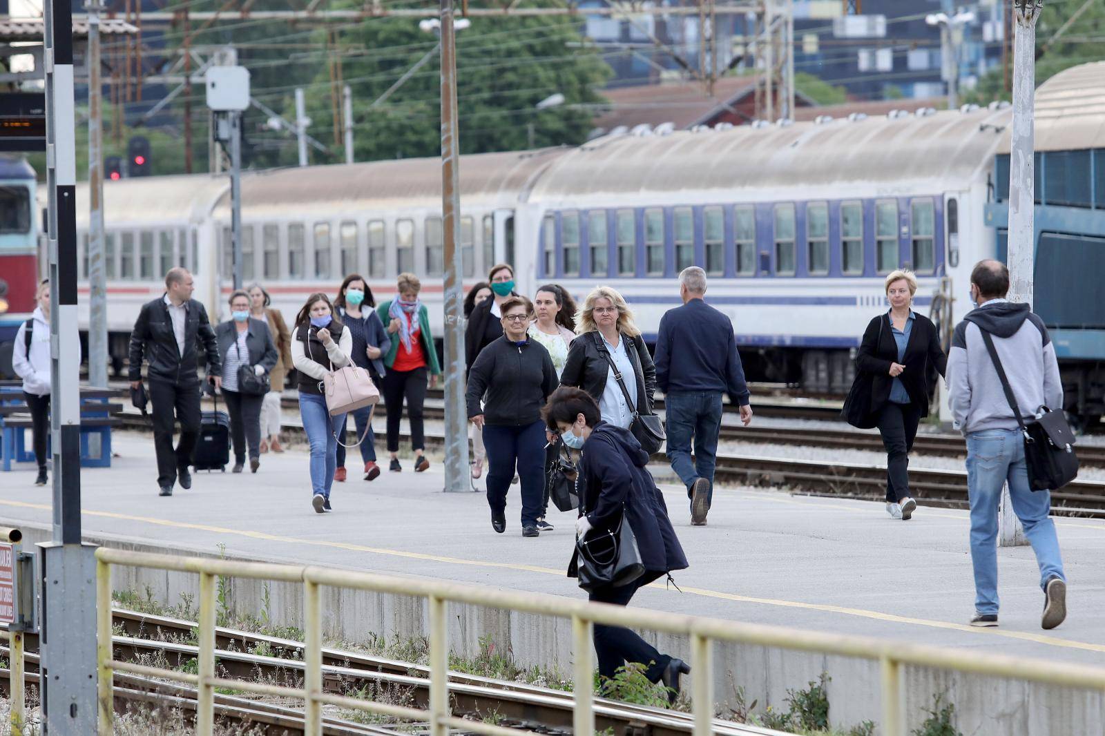 Zagreb: Od danas normaliziran putnički i željeznički promet