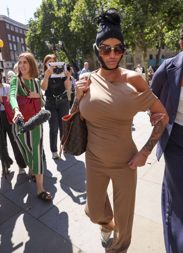 Katie Price arriving at The Royal Courts of Justice