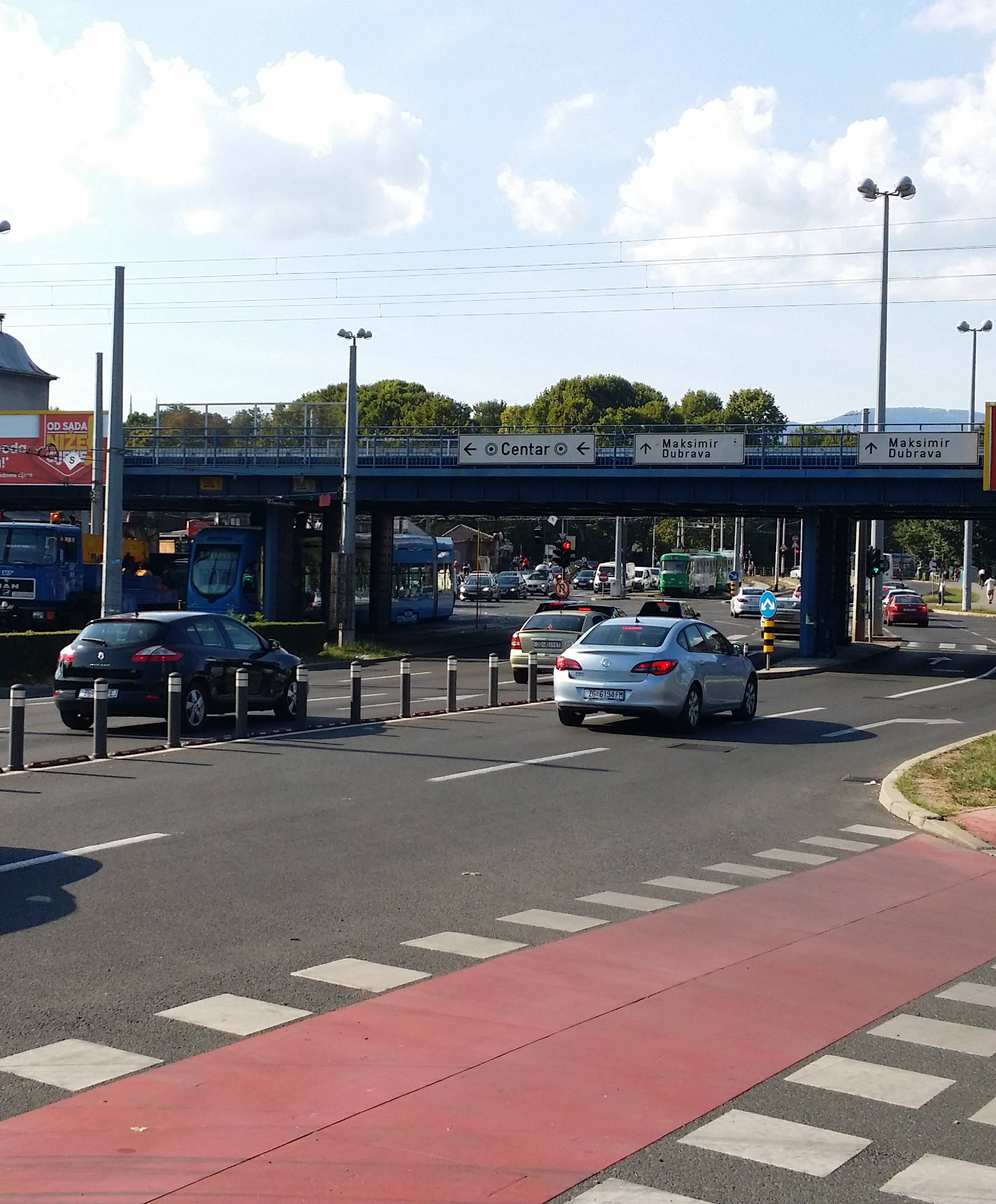Zastoj u Zagrebu: Tramvaj stao ispod pothodnika u Držićevoj