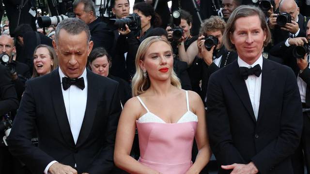 Cannes, France. 26th May, 2023. Cannes, France 23. May 2023; Jason Schwartzman, Wes Anderson, Scarlett Johansson and Tom Hanks attend the "Asteroid City" red carpet during the 76th annual Cannes film festival at Palais des Festivals on May 23, 2023 in Can