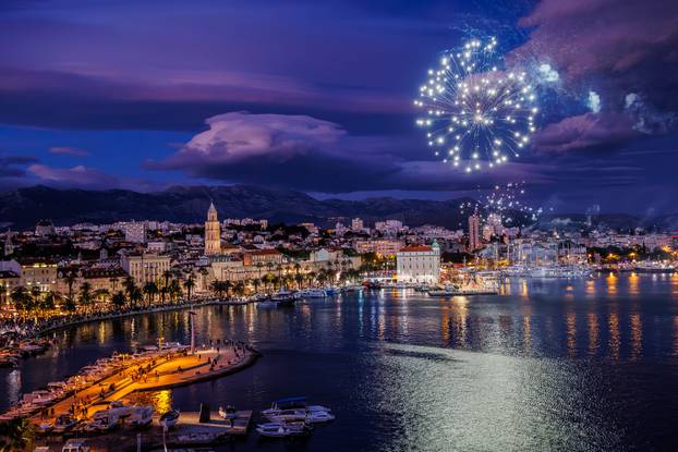 Split: Vatromet povodom proslave Dana državnosti