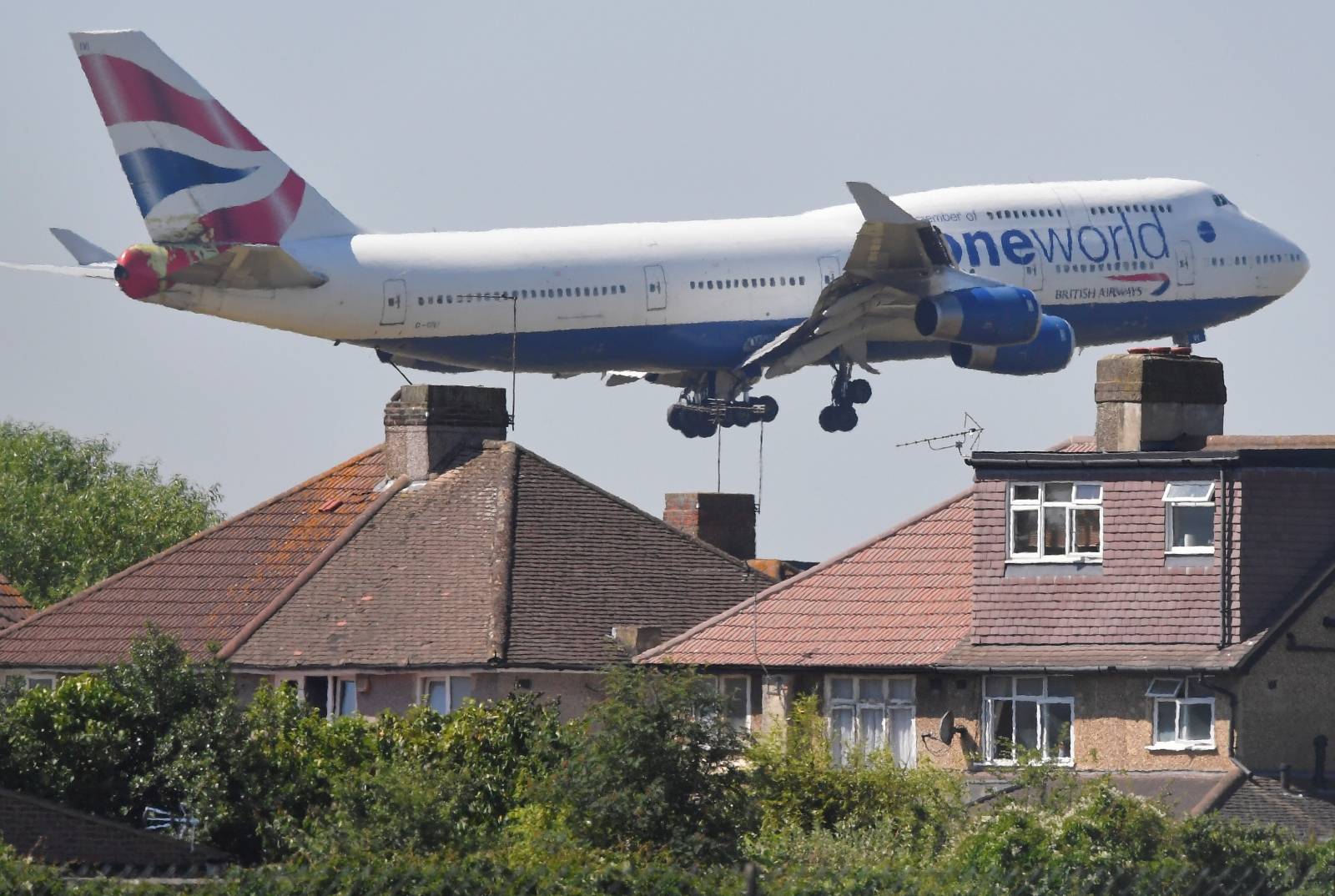 FILE PHOTO: A British Airways Boeing 747 comes in to land at Heathrow airport in London