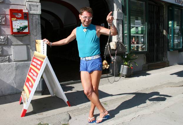 Karlovac: Jadranko Klju?anin, zadarski "Modni ma?ak" prošetao gradom