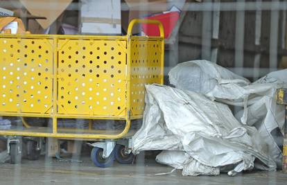 Velik porast dostave paketa diže prihode poštanskih firmi