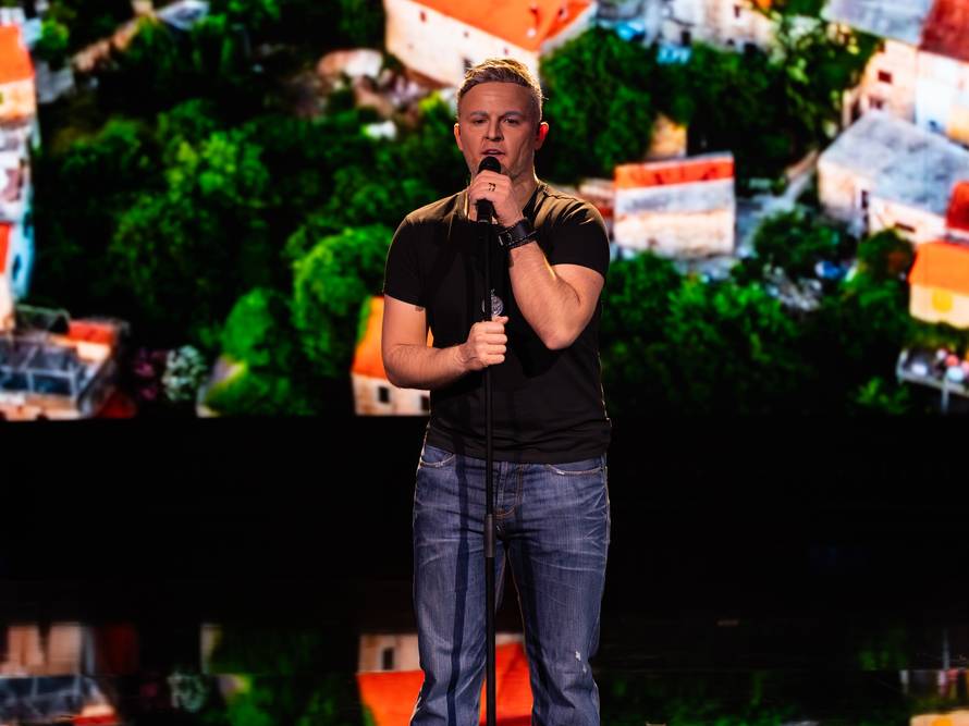 Sven Pocrnić transformirao se u Thompsona i podigao publiku na noge, pogledajte nastup