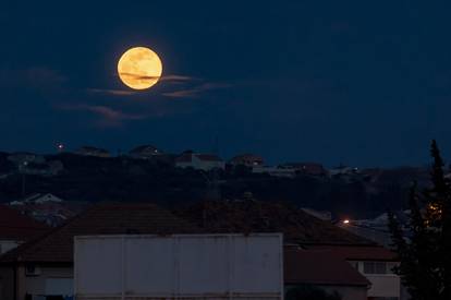 FOTO Pogledajte divne prizore ne nebu: Noćas je pun mjesec