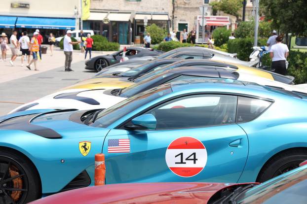 Šibenik: Turneja Ferrari Cavalcade 2026. s više od 120 Ferrarija na šibenskoj rivi