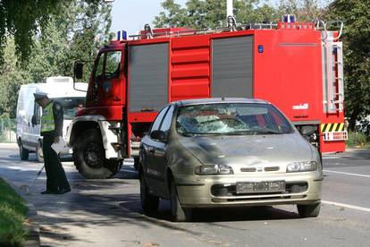 Djevojka pregazila dvojicu na pješačkom prijelazu