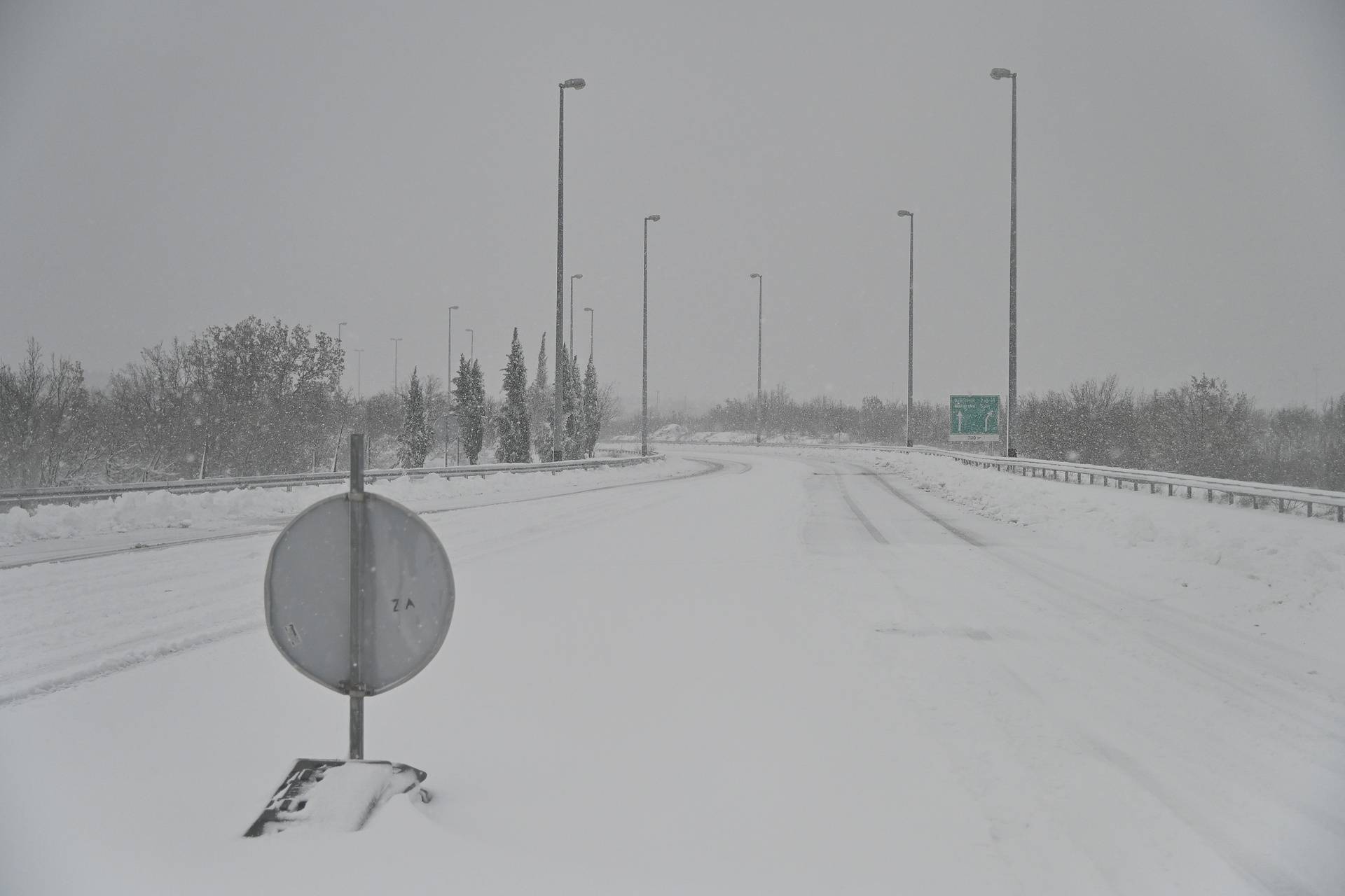 Nanosi snijega na autocesti A1 prema Dubrovniku