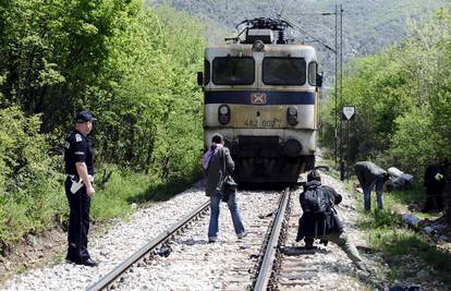 Velika tragedija u Makedoniji: Vlak pregazio 14 migranata