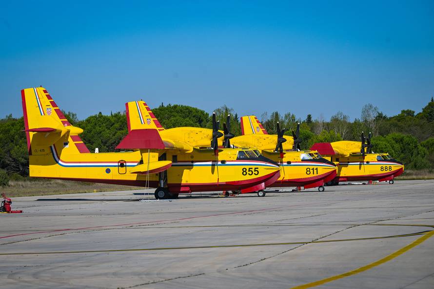 Hrvatske vojne protupožarne pilote pohvalili NATO i EU