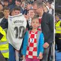 VIDEO Modrićeva krasna gesta: Vidio dječaka u dresu 'vatrenih' pa mu poklonio i Realov dres