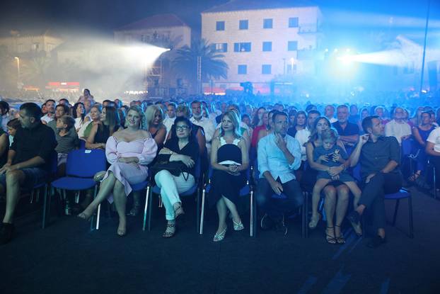 Vela Luka: Održan koncert "Trag u beskraju" posvećen Oliveru Dragojeviću