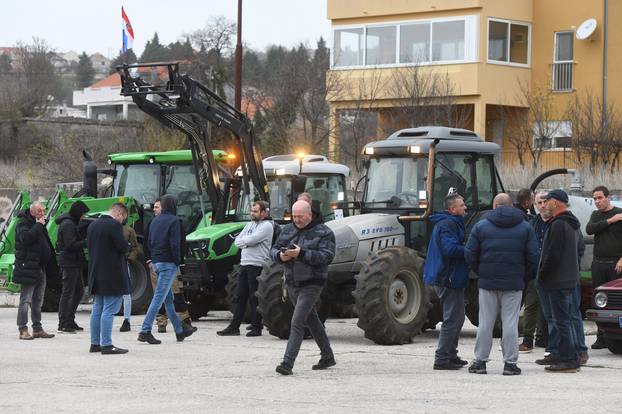 Drnis: Prosvjed potpore poljoprivrednika iz Like i Dalmacije