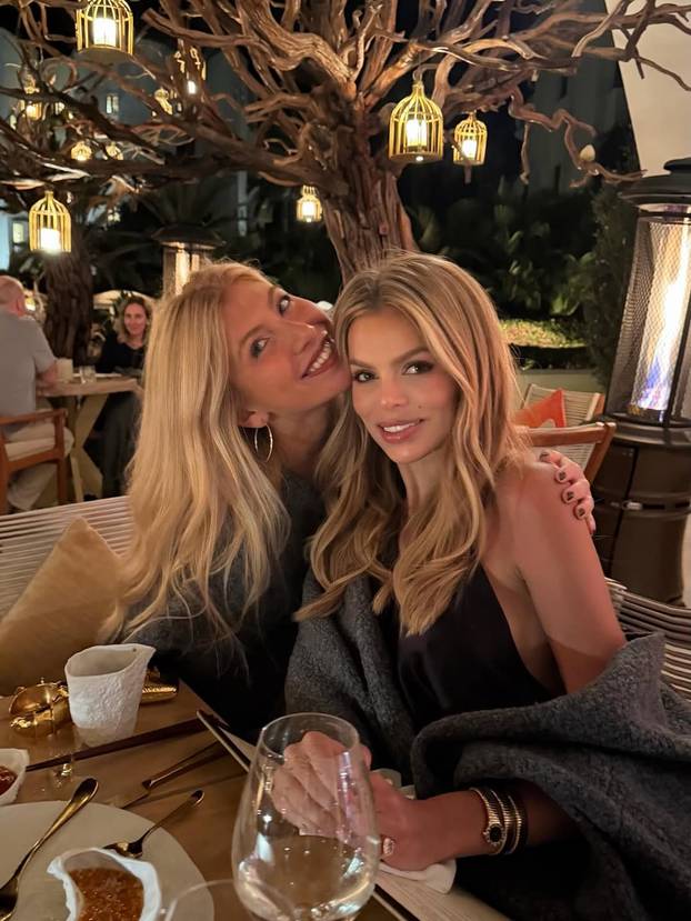 FOTO Bez srama, bez grudnjaka: Kraljici bikinija Brooks Nader baš sve se vidi kroz majicu