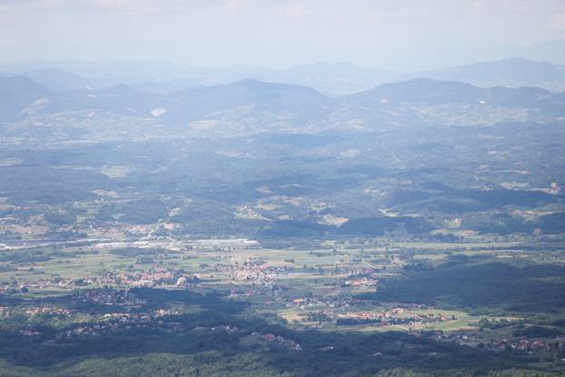 Zagreb: Panoramski pogled na Hrvatsko zagorje sa Sljemena