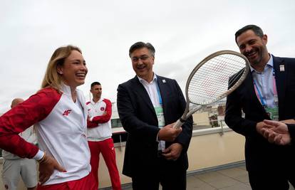 Plenković u olimpijskom selu: Uzeo reket i nasmijao Donnu