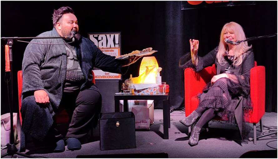 Jacques 'mezio' ćevape na bini u šlafroku, nudio ih Hanki Paldum