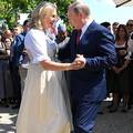 Plesala je s Putinom: Preselila u Francusku, a sad dala i otkaz u odboru ruskog naftnog diva