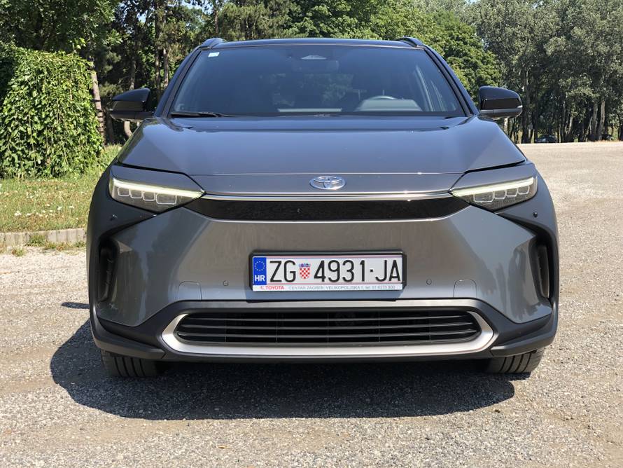 Toyota bZ4X: Mnogo zabave u vožnji, ali i jako puno novca