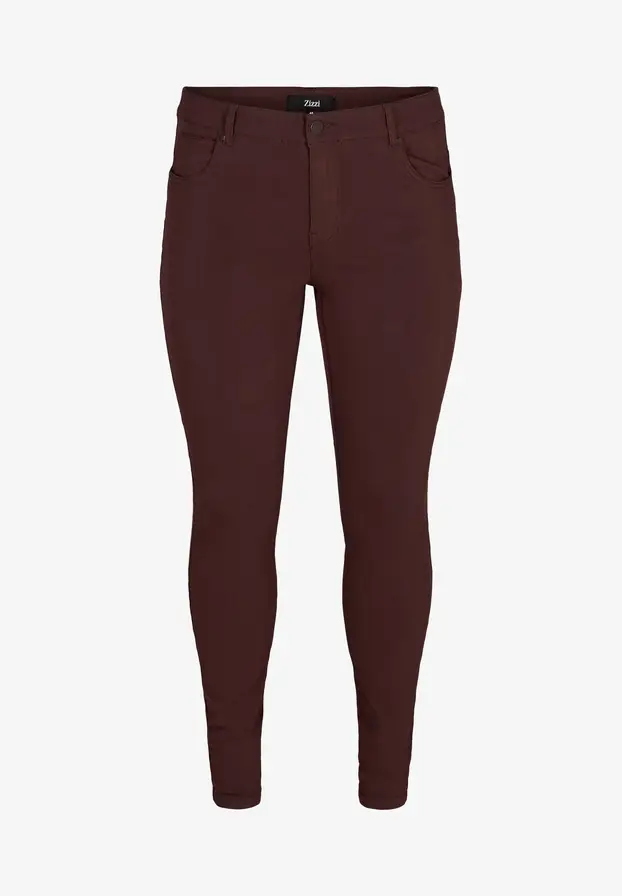 Smeđe traperice su jesenski hit: Donosimo najbolje i najjeftinije