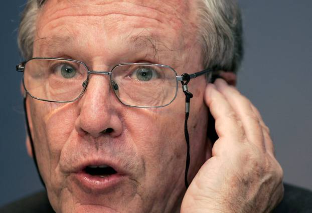 FILE PHOTO: Israeli novelist Amos Oz speaks during a news conference in Oviedo