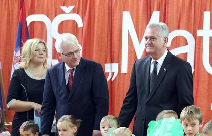Josipović i Nikolić posjetili su Hrvate i učenike u Vojvodini 