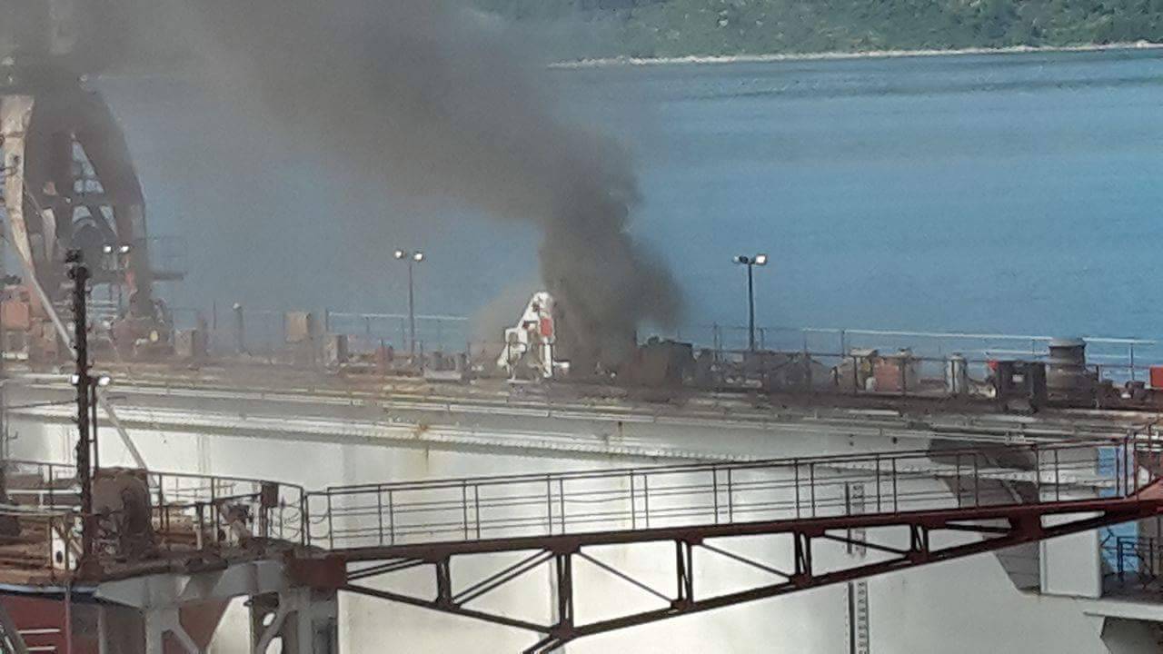 Ugašen požar u 'Brodotrogiru', dvoje vatrogasaca ozlijeđeno
