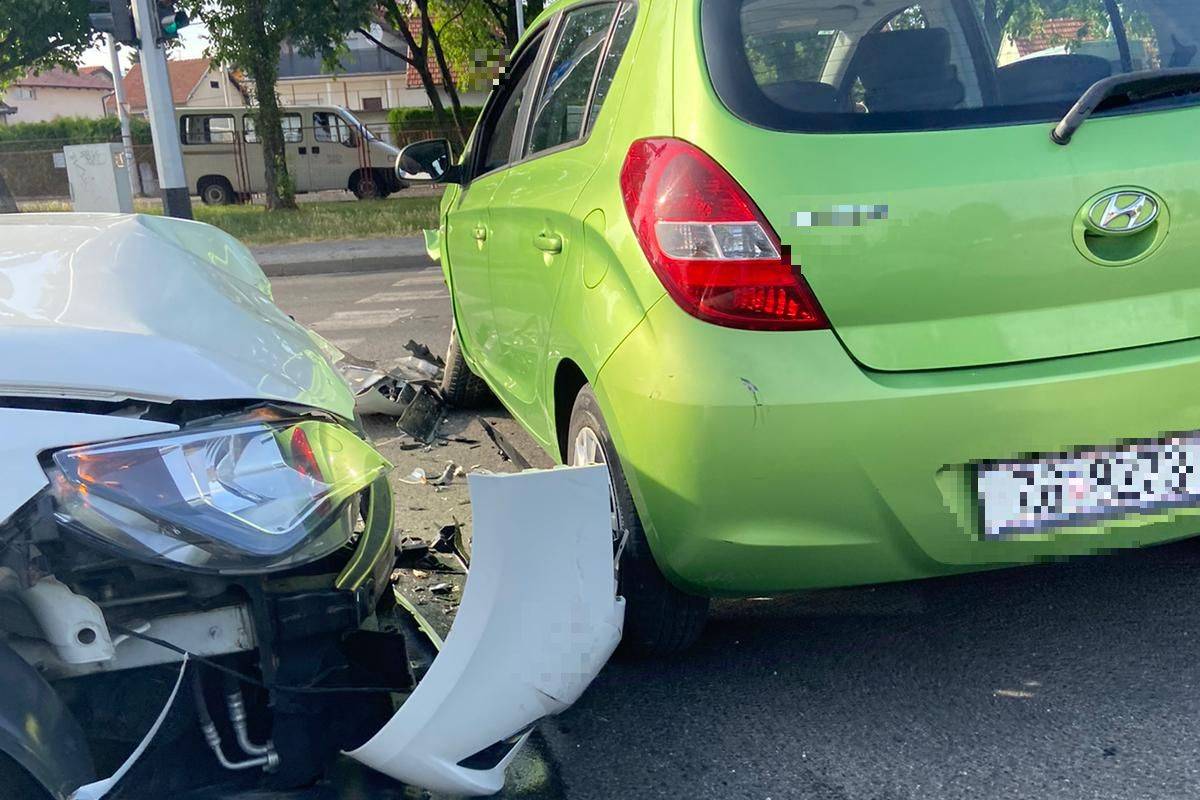 Dvoje ozlijeđenih u sudaru dva auta na staroj Branimirovoj