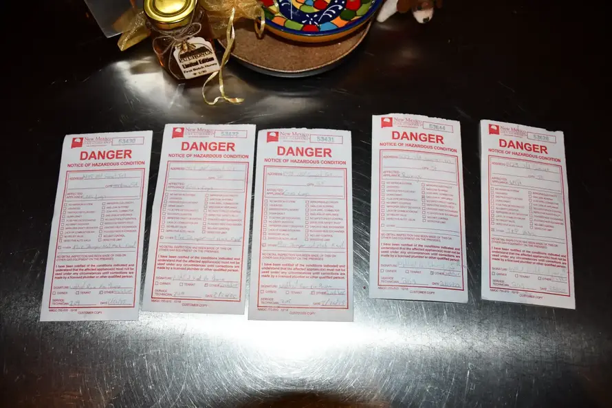 Gotovo 2 mjeseca nakon smrti pokopali su Genea Hackmana i njegovu ženu Betsy Arakawu