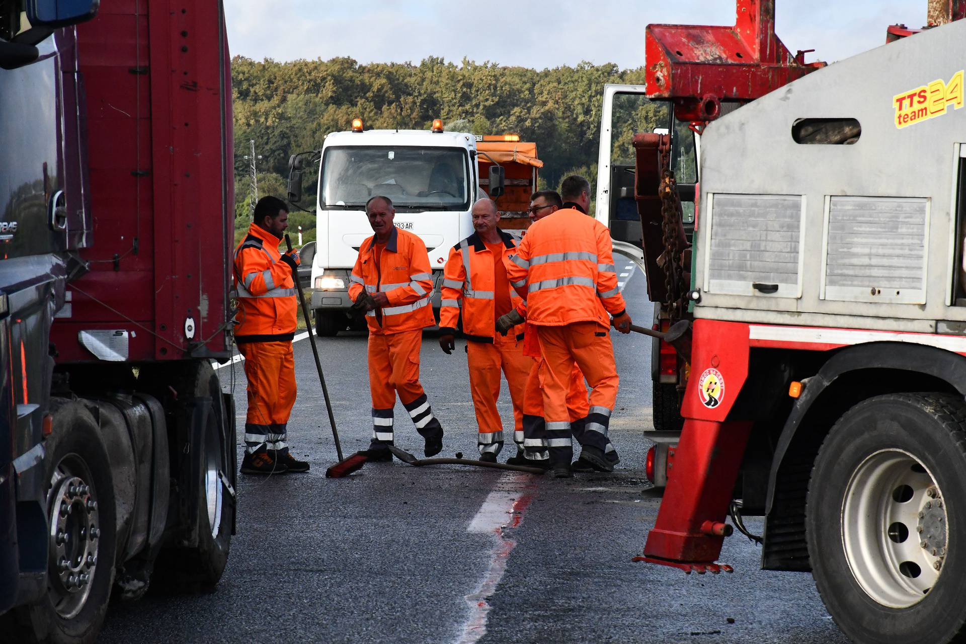 Policija objavila detalje užasa na A3. Neslužbeno doznajemo da je vozač migranata u bijegu!