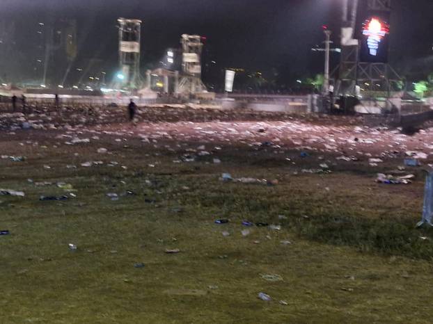 FOTO Svi se razišli s Hipodroma, iza sebe su ostavili hrpu smeća