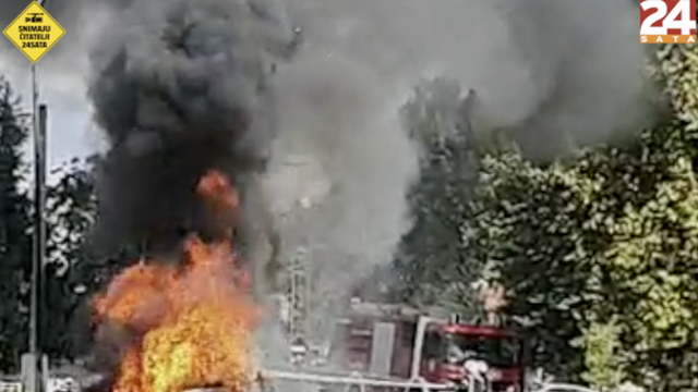 VIDEO Izgorio auto u Osijeku: 'Taman smo došli na vatrogasnu sirenu, nigdje nikog osim njih...'