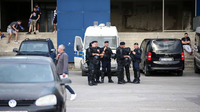 Zagreb: Navijači i policija spremni su za početak utakmice Dinamo - West Ham United