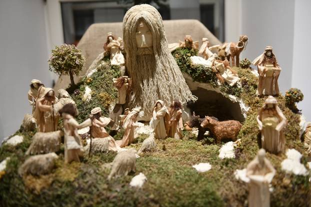 FOTO Izložba hrvatskih jaslica u Dugom Selu: Sve je ručni rad