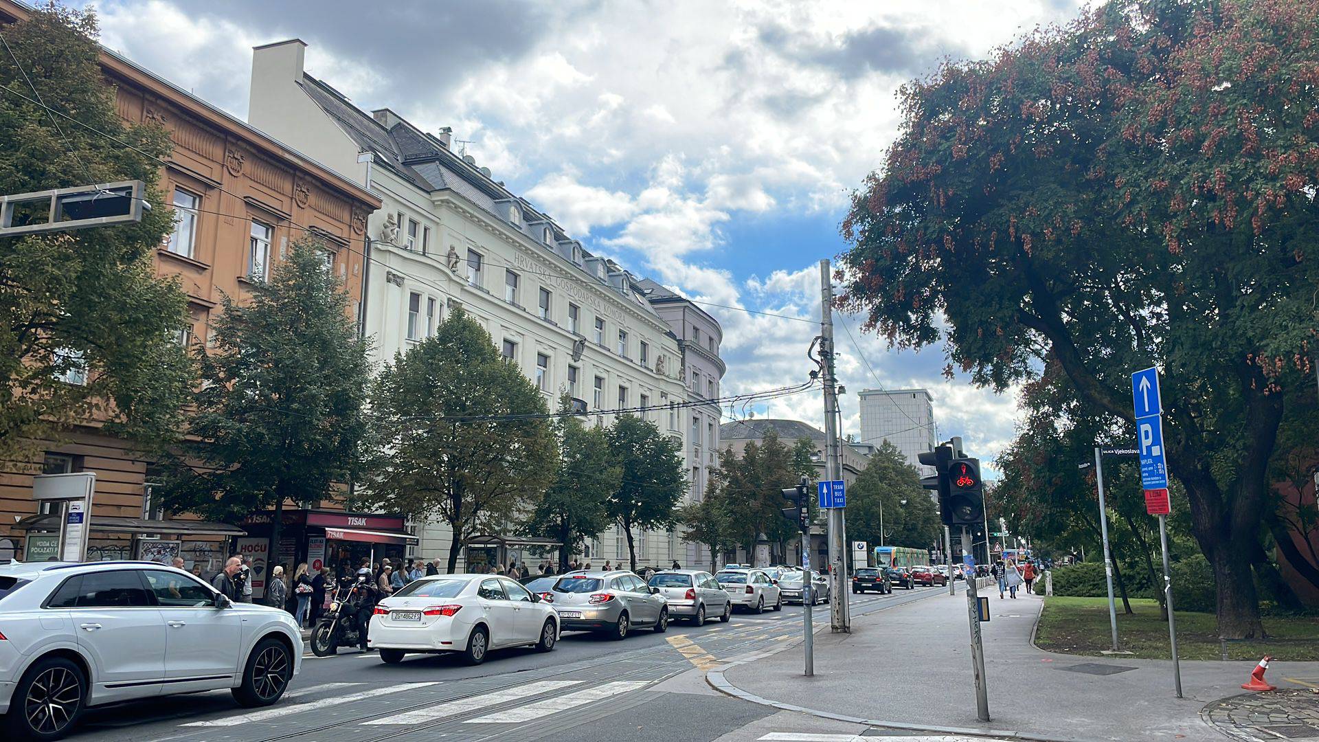 Kolaps u Zagrebu: Teretno vozilo je oštetilo naponske žice, desetak tramvaja ne može proći