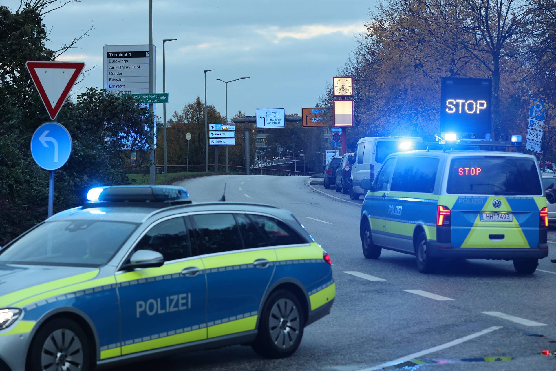 Hamburg airport closed - armed man broke through gate