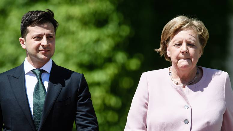 Merkel se po treći put tresla, opet tijekom službenog posjeta