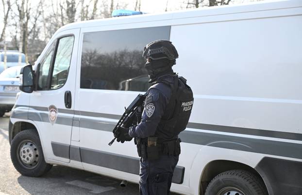 Varaždin: Srđan Mlađan pod jakim policijskim osiguranjem dolazi na Županijski sud