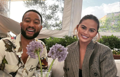 Chrissy Teigen godinu je dana trijezna: 'Da se bar sjećam više stvari. Oči kao da su mi nestale'