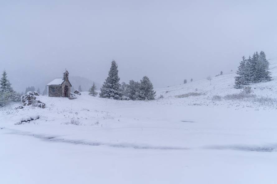 Zavižan: Snijeg pao u Nacionalnom parku Sjeverni Velebit