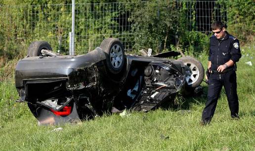 Autom sletio s autoceste, dvoje ozlijeđenih u bolnici