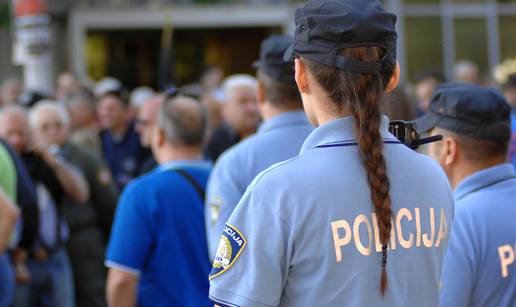 Zagrepčanin slao poruke policiji i spominjao tange i grudnjak. 'Da mi je policajka!' Uhitili ga