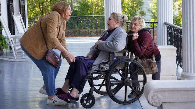 Toni Collette i Anna Faris bore se za bogatstvo u komediji ‘Na$ljedstvo’