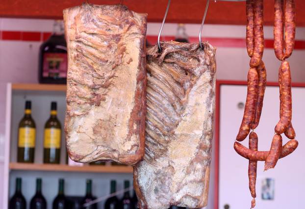 Šibenik: Ponuda suhomesnatih proizvoda