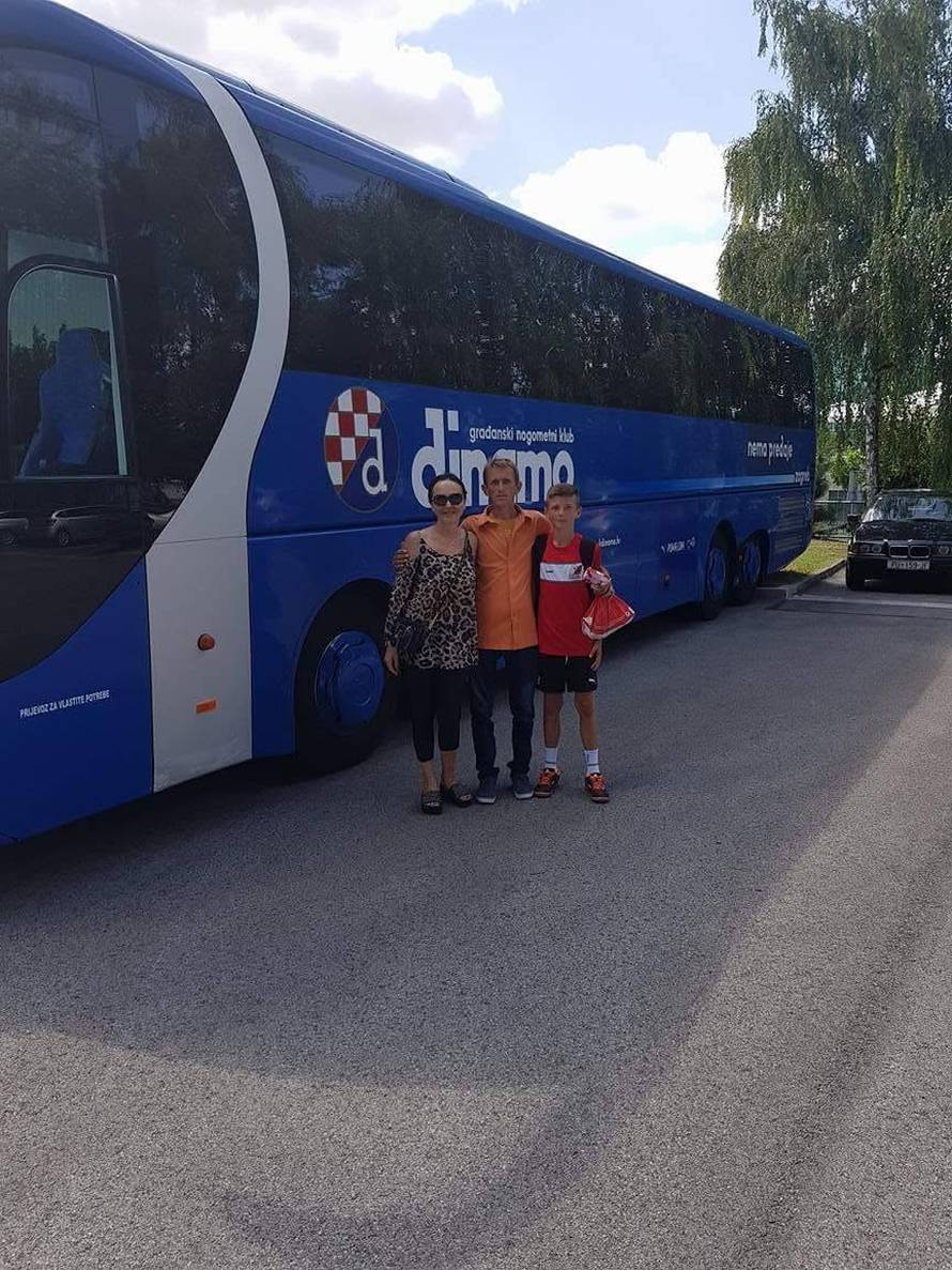 Muzao je krave, bio heroj ulice, napadali su ga kad je odabrao 'vatrene': 'Baka je platila školu'