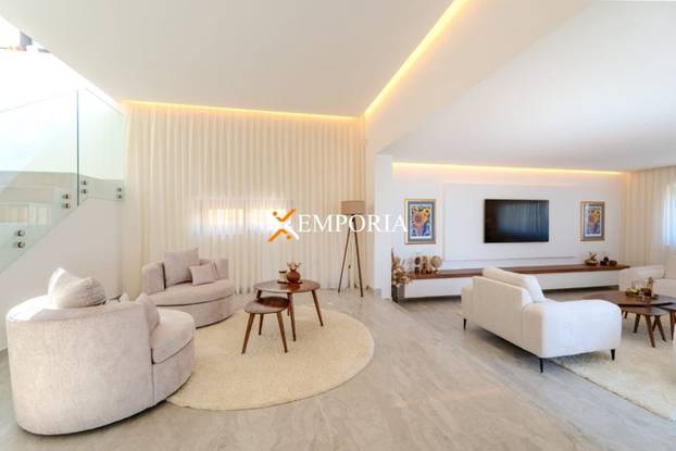 FOTO Mjesto za savršen bijeg: Svi žele ovu vilu na Ugljanu s predivnim pogledom na Zadar