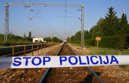 Pješak (79) poginuo u naletu vlaka: Prelazio je prugu izvan obilježenog prijelaza