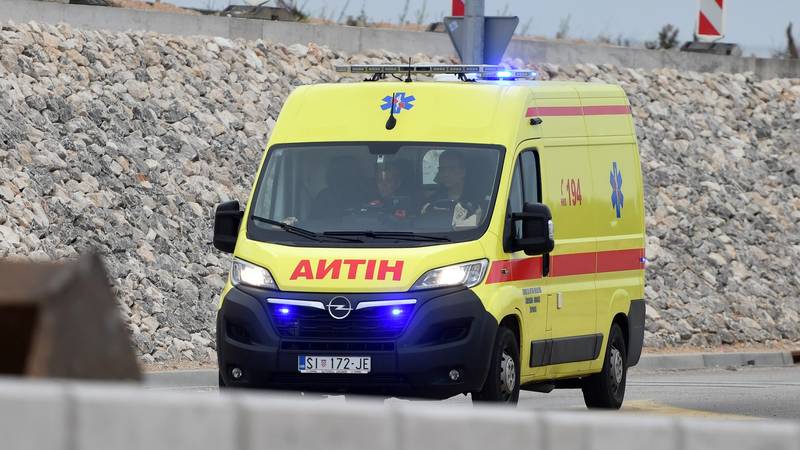 U gašenju požara na Bokanjcu ozlijeđena dvojica vatrogasaca